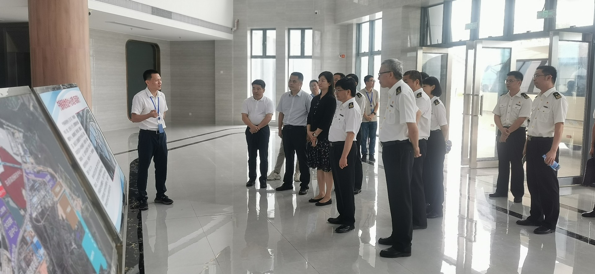 海關(guān)總署自貿(mào)司司長潘城一行蒞臨寧德國際物流中心項(xiàng)目調(diào)研，周桂芳拍攝1.jpg