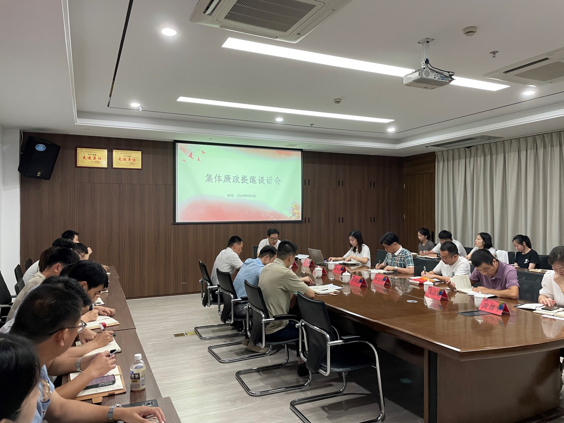 市交投集團領導深入市交投物流集團市交投勘察設計公司開展聯(lián)系點工作，葉嵐清拍攝2.jpg